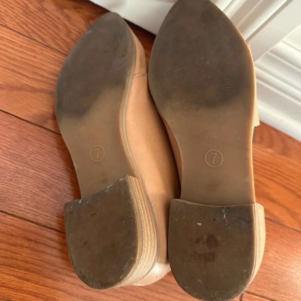 Elegant Beige Leather Flats - Picture 5 of 5